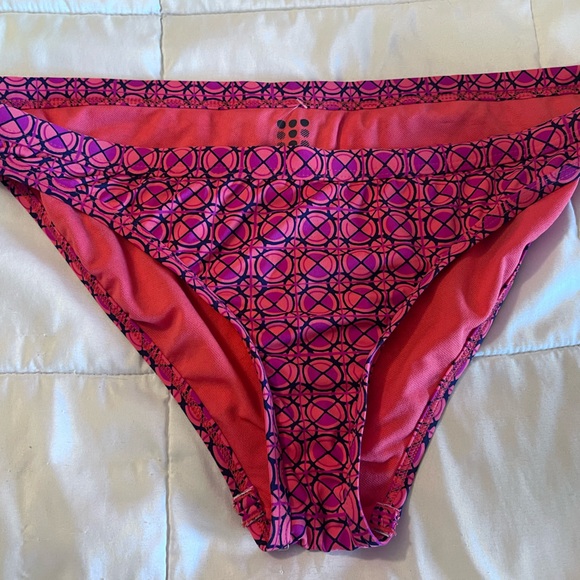 Title Nine Pink and Black Swim Bottoms - Picture 1 of 3